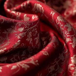 红色锦缎花卉纹理丝绸面料