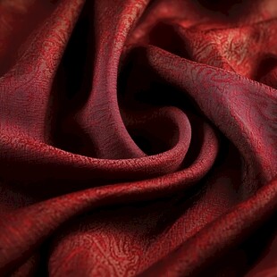 深红花纹绸缎质感特写