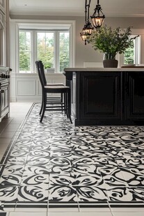 黑白花纹瓷砖的优雅厨房