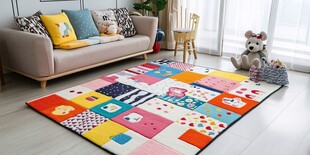 多彩卡通拼接地毯装点客厅