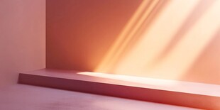 阳光洒入的静谧室内角落