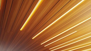 木质天花板上的条形灯光