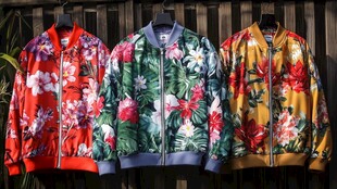 三件花色各异的潮流夹克