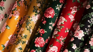 多彩花卉印花布料展示