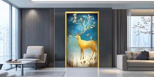 客厅中的金色麋鹿艺术挂画