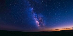 夜幕下的璀璨银河美景