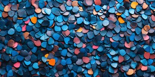 多彩心形碎片的绚丽组合