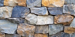 石块垒砌的自然纹理墙面