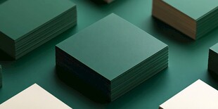 绿色立体方块的创意组合