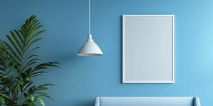 蓝色墙面的简约室内场景