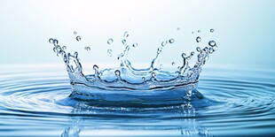 水滴溅起的美丽水花