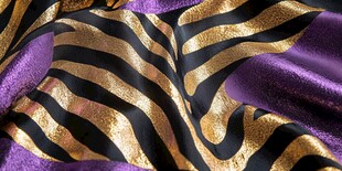 紫黑金条纹绸缎面料特写