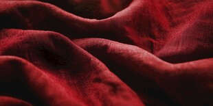 深红绒布纹理特写