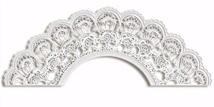 白色扇形蕾丝花边装饰