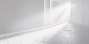 光线穿透迷雾的神秘通道