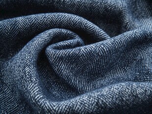 深蓝色人字纹布料纹理特写