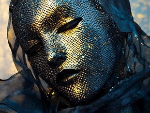 金属质感神秘蒙面人像