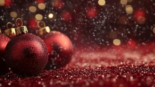 红色圣诞球的梦幻节日场景