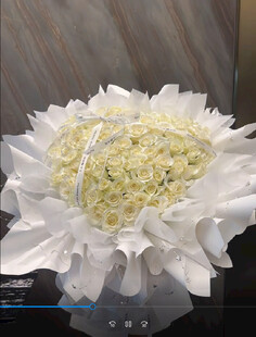 白色菊花花篮