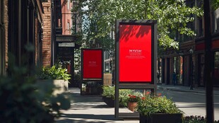 街道边的红色户外广告牌