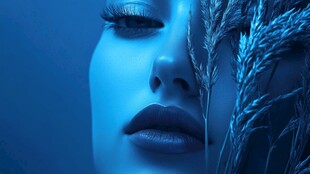 幽蓝光影下的女性与麦穗