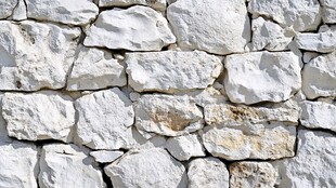白色石块垒砌的石墙纹理