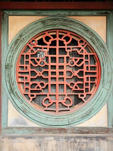中式古典圆窗精美雕花