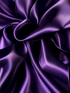 紫色绸缎的优雅褶皱纹理