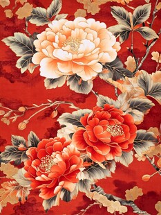 红色锦缎上的牡丹花卉图案