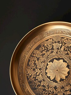 金色雕花盘 精致工艺典范