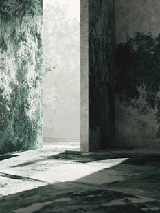 破旧空间的自然光影之景