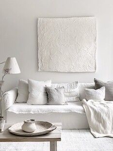 简约素色客厅沙发装饰一角