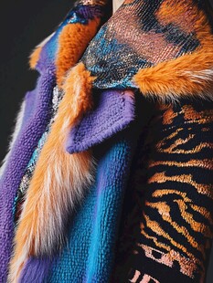 多彩毛绒拼接时尚服饰
