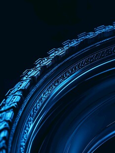 炫酷蓝色轮胎特写