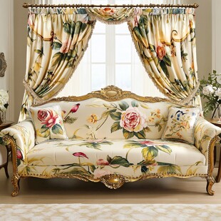 欧式花卉沙发与华丽窗帘