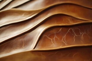 棕色波浪纹理皮革特写