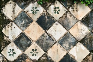 复古花纹旧瓷砖地面