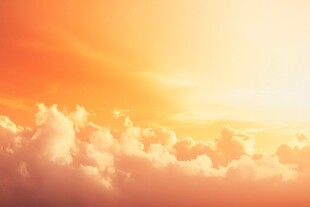 梦幻云端的绚烂日出