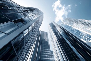 仰拍都市摩天大楼建筑群