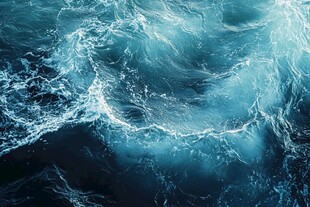 蓝色汹涌海浪的震撼瞬间