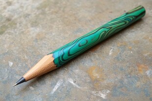 绿色花纹手工铅笔