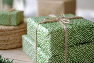 绿色系精美礼品包装展示
