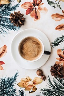 秋日咖啡与自然元素静物