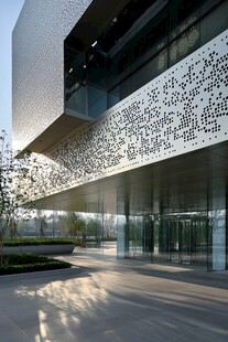 现代镂空外墙建筑外观