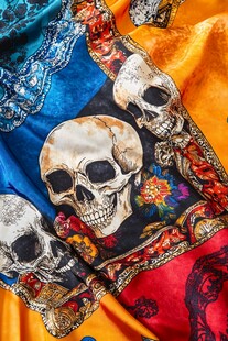 骷髅图案多彩丝绸方巾