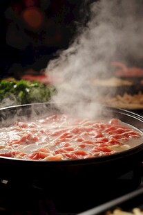 热气腾腾的美味涮羊肉