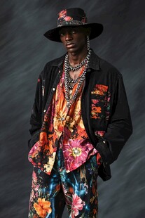 时尚男士的个性穿搭展示