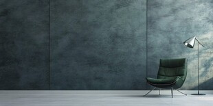 简约空间中的绿椅与台灯