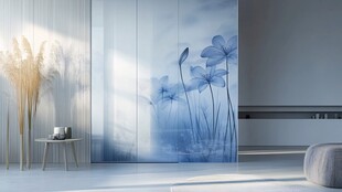 蓝调花卉墙饰的雅致空间