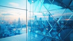 现代玻璃建筑中的城市景观